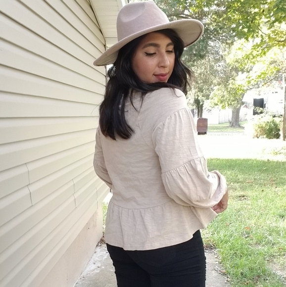 DE LA CREME CREAM RUFFLE MARLED TOP PUFF - Picture 4 of 12